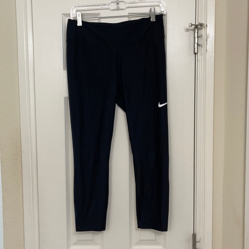 Nike crop leggings. Women’s Sz Medium
